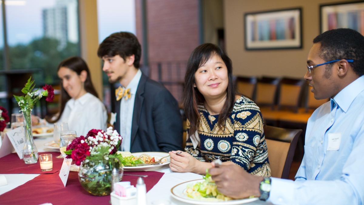 Hoa Nguyen speaks with a student over dinner in Skyline Dining Room